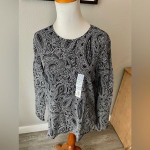 NWT! Croft and Barrow Black and White Long Sleeve Crewneck Tee- Size M